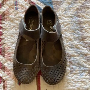 Pedro Garcia camo flats